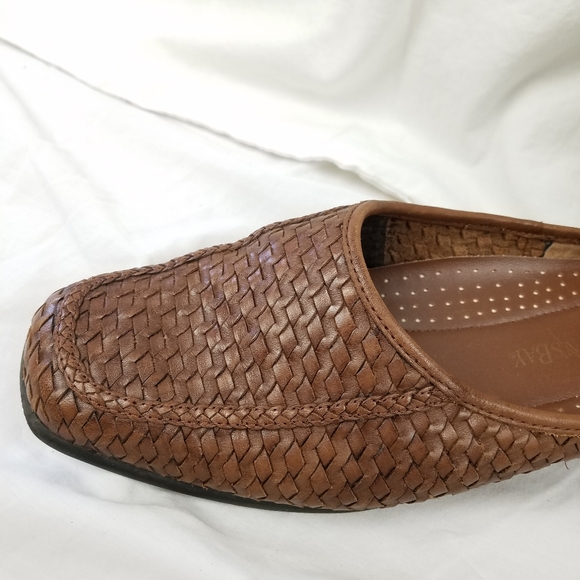 St. John's Bay Brown Woven Leather Open Heel Slip On Shoe Sz 7W - Picture 6 of 7